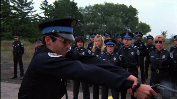 差人黉舍3:初为人师/金牌警校军第三集 Police.Academy.3.Back.in.Training.1986.1080p.BluRay.x264-HD4U 5.51GB-7.png