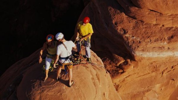 狂野之美:国家公园探险 America.Wild.National.Parks.Adventure.2016.DOCU.2160p.BluRay.HEVC.TrueHD.7.1.Atmos-WhiteRhino 45.77GB-2.png