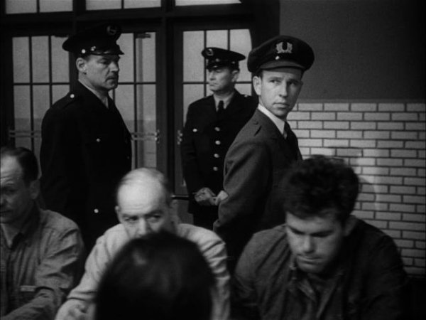 血溅虎头门 Brute.Force.1947.1080p.BluRay.x264-PSYCHD 8.75GB-3.png