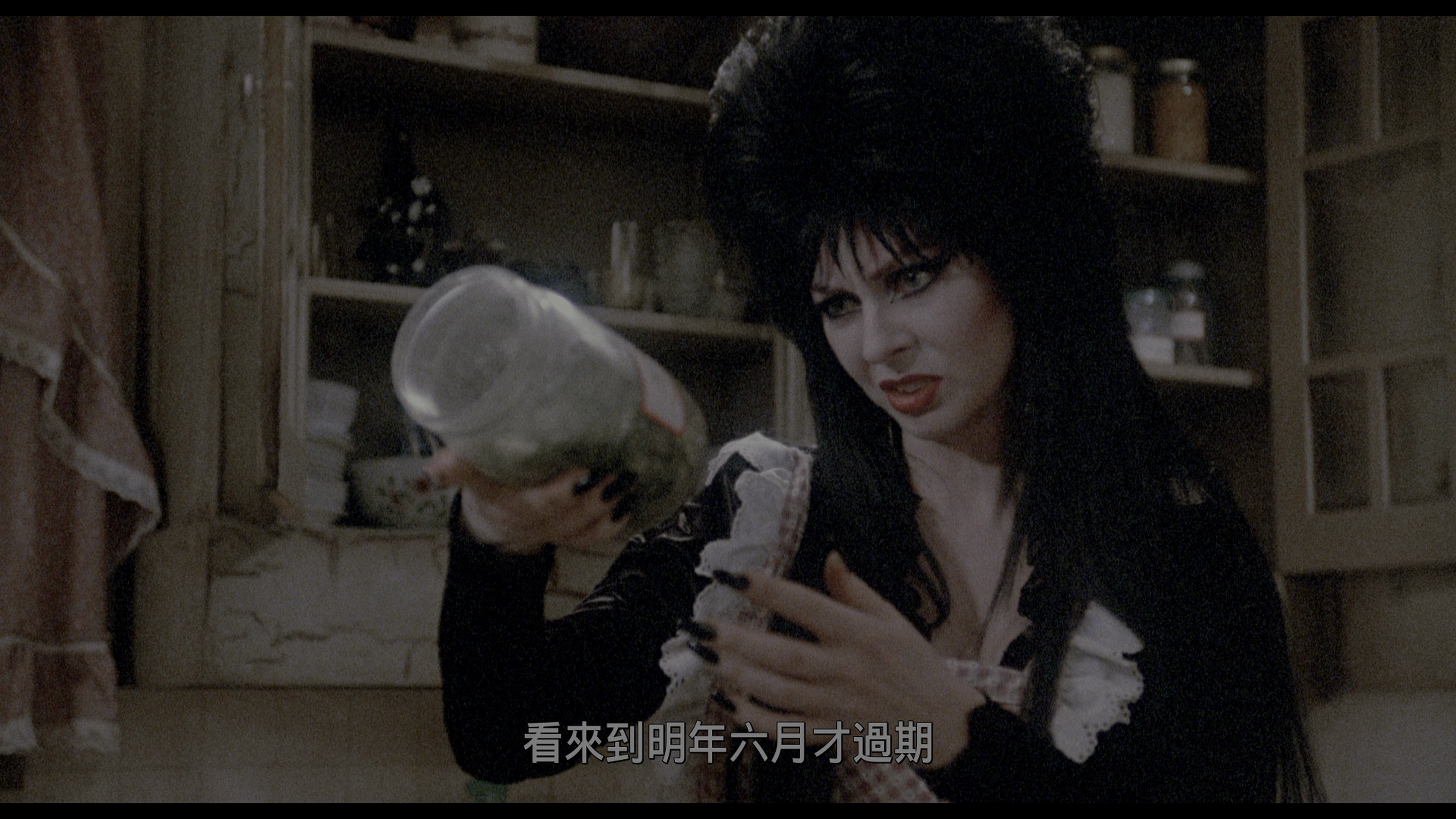 销魂天师 / 义胆游龙 / 艾维拉惊魂 / Elvira: Mistress of the Dark  [DIY简繁字幕].Elvira.Mistress.of.the.Dark.1988.2160p.UHD.Blu-ray.HEVC.DV.HDR.DTS-HD.MA.2.0-TAG 89.51GB-4.png